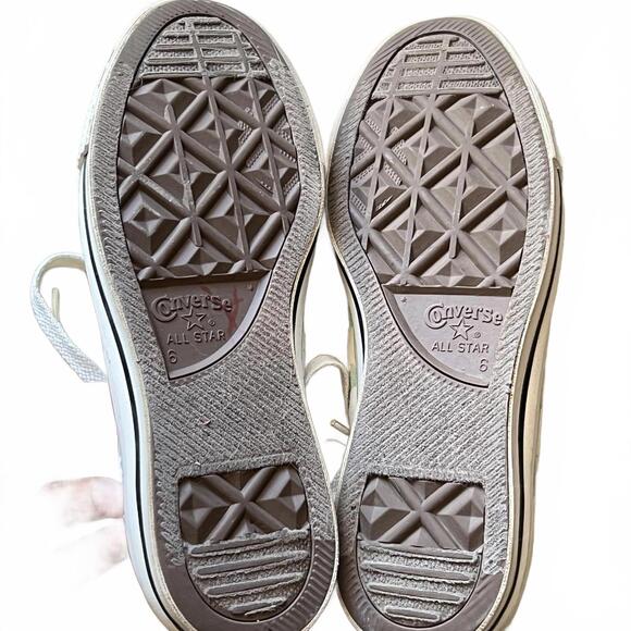 Converse Low Top Sneakers with Light Green Cloud Pattern - Men's Size 6 - Picture 5 of 5